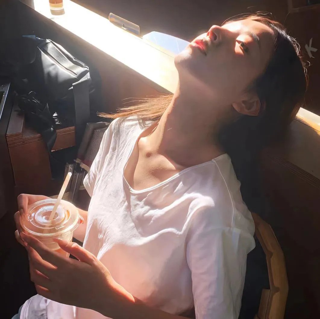裸睡美人 封面
